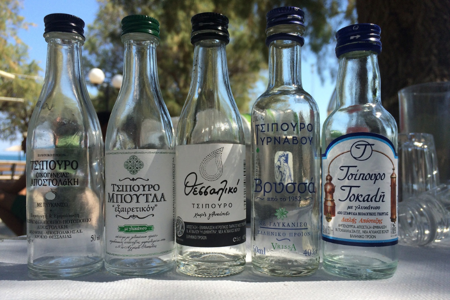 1 minute pour tout savoir sur l’Ouzo, l’apéritif national de Grèce