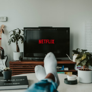 Égayez votre quotidien avec 5 films et séries Netflix 
